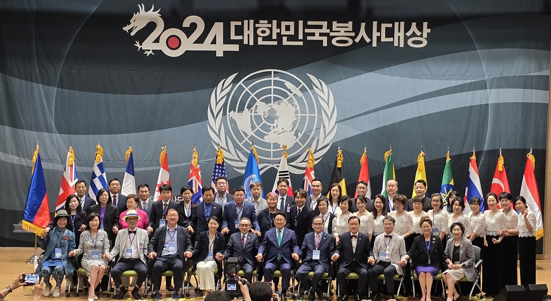 엘웨이메이커, UN봉사대상·보건복지위원장상 수상