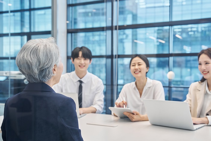 일하고픈 고령, 대안으로 떠오른 직판업계
