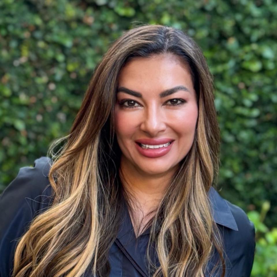 샤크리, 아스마 이샤크 전 모데어 CEO 영입